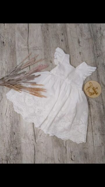 Poďte sa spolu so mnou pozrieť ako som balila Madeirové šaty s nohavičkovým zapínaním na plienočku #romper 

Nechýbal ani darček - čelenka s mašličkou.

Šijem pre Vaše deti a Vás aj ma zákazku, či na sklad eshop www.simatula.sk jedinečné kusovky s eleganciou a inšpirované detskou hravosťou, farebnosťou.

#simatula #sewingforkids #handmadefürkinder 

Send to world 🌍