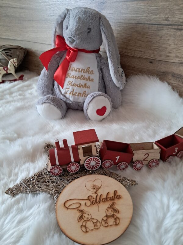 Plyšový šedý (malý) zajačik s personalizovanými výšivkami a darčekom