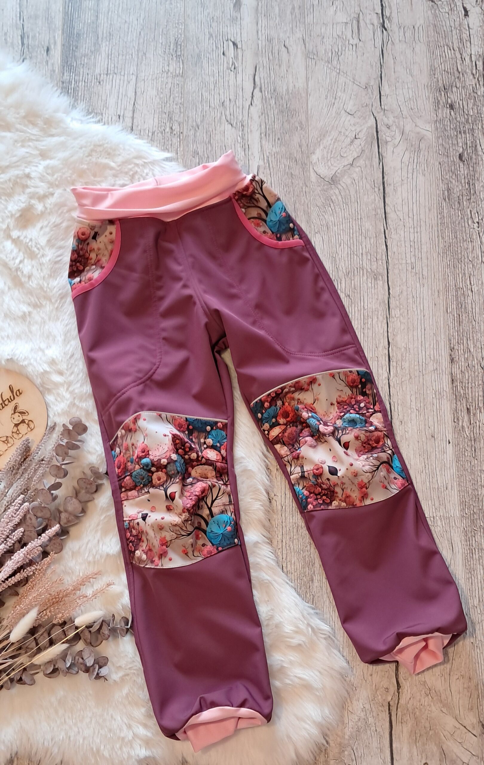 Softshell nohavice zdvojené kolená farebný strom + malina - normálna postava 134